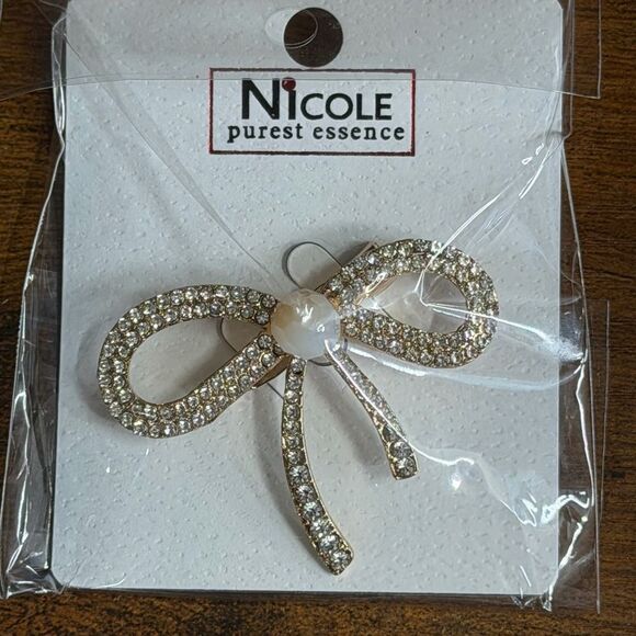 Gold Bow Brooch & Pearl Bow Earrings Set – 6 Piece Bundle, Gold Tone.New/Sealed! - Picture 5 of 6